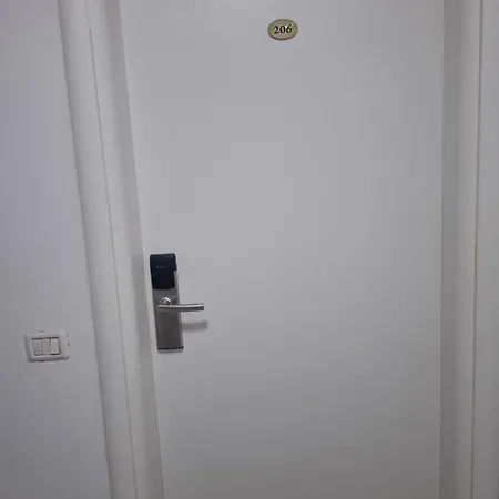Bamisa Lägenhetshotell Golem (Tirana)