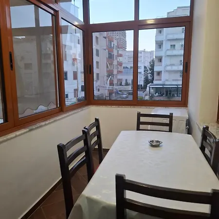 Bamisa Lägenhetshotell Golem (Tirana)