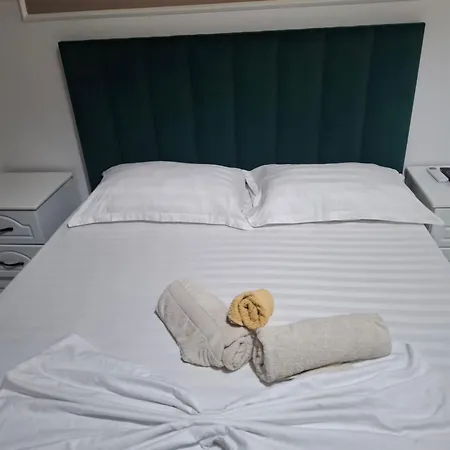Bamisa Lägenhetshotell Golem (Tirana)